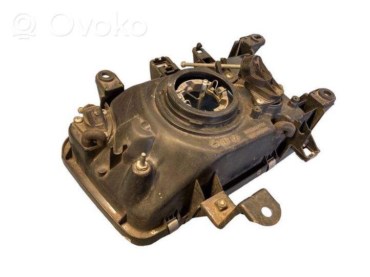 Toyota 4 Runner N180 Faro delantero/faro principal 8111035230