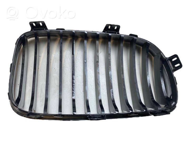 BMW 1 E82 E88 Grille calandre supérieure de pare-chocs avant 7179655