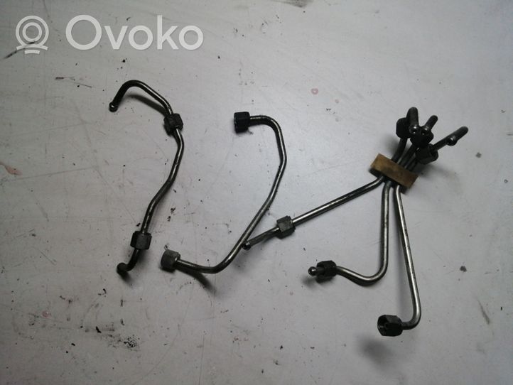 Volvo XC90 Fuel injector supply line/pipe 