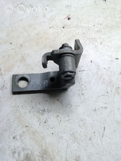 Ford Mondeo MK IV Cerniera inferiore della portiera anteriore A046575