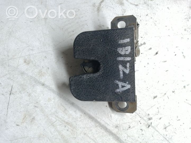 Seat Ibiza III (6L) Aizmugurējā pārsega slēdzene 6L6827505