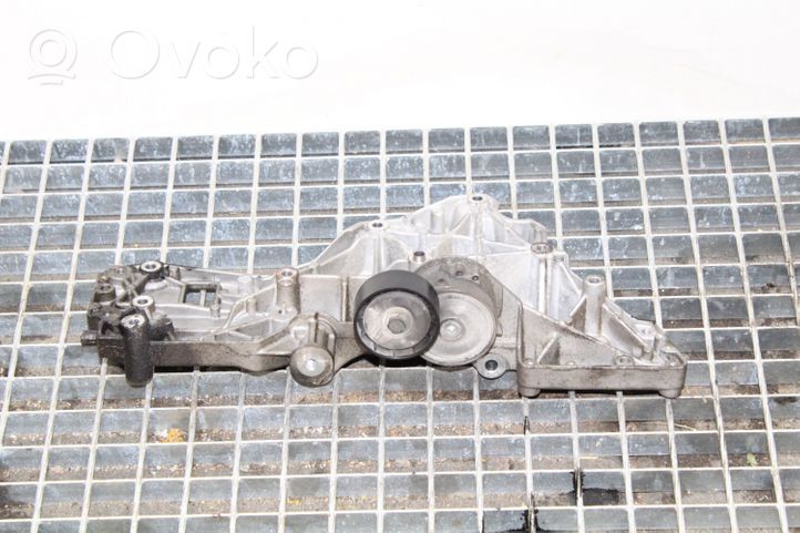 Land Rover Freelander 2 - LR2 Generaattorin/laturin kiinnike 9661310080