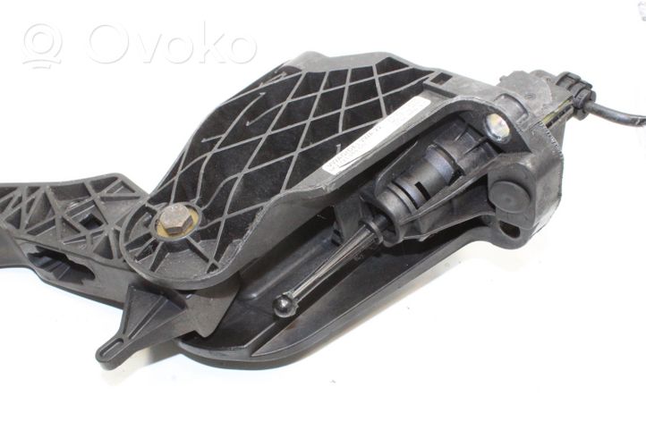 Volkswagen Scirocco Pedal de embrague 1K2721059CN