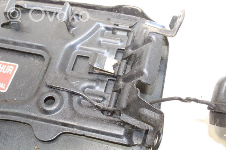 Toyota Avensis T270 Tappo cornice del serbatoio 