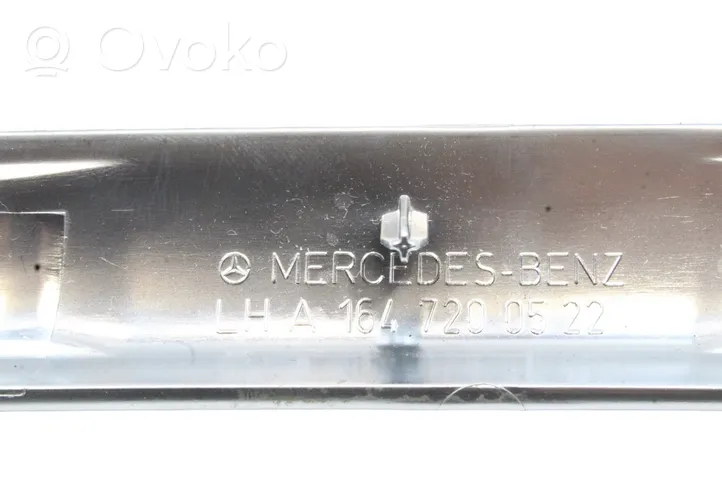 Mercedes-Benz ML W164 Moulure/baguette de porte avant A1647200522