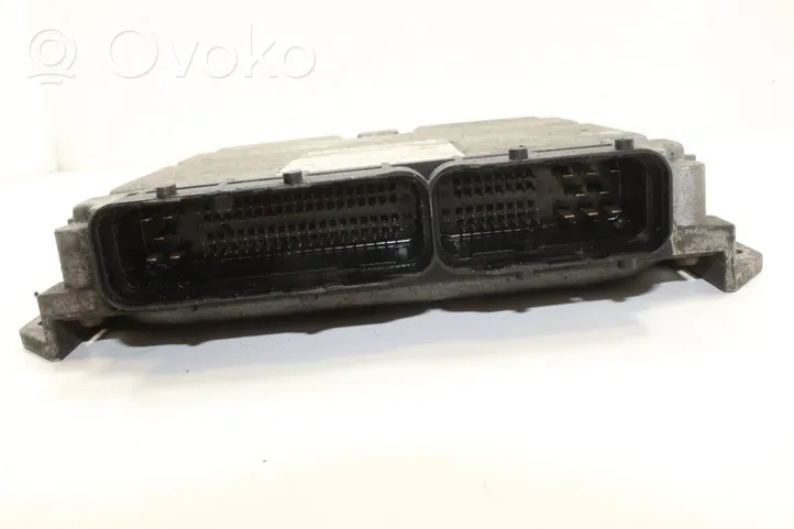 Opel Vectra C Sterownik / Moduł ECU 2758002184