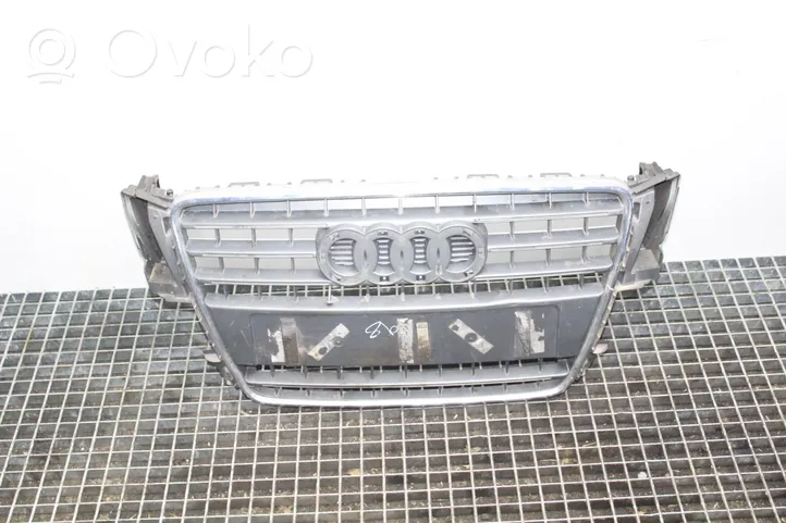 Audi A5 8T 8F Grotelės priekinės 8T0853651E