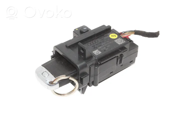 Audi A5 8T 8F Komputer / Sterownik ECU i komplet kluczy 8T0907115A