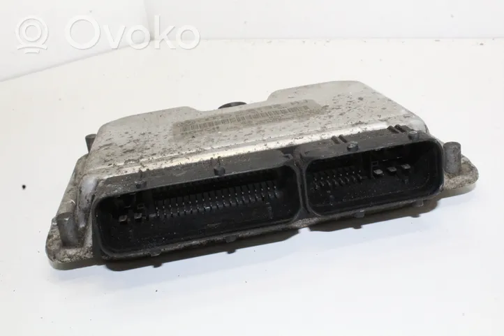 Volkswagen Golf VIII Calculateur moteur ECU 06A906032HJ