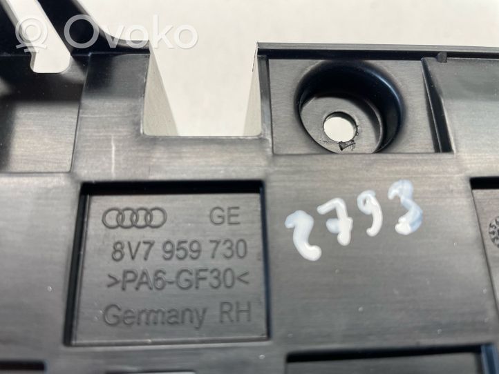 Audi A3 S3 8V Tavaratilan kiinnike 