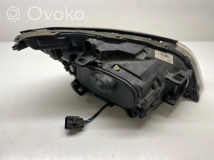 Volvo V60 Lampa przednia 89905475