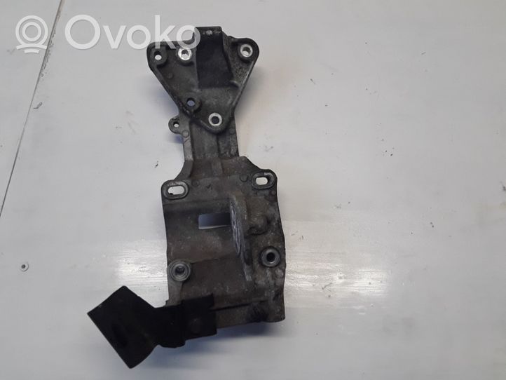 Volvo C30 Support de compresseur de clim 30750940