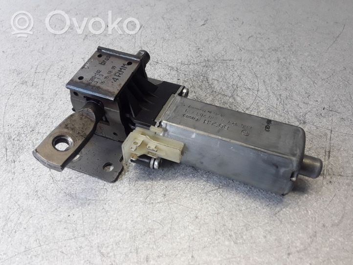 Volvo V50 Istuimen säätömoottori 0390203219