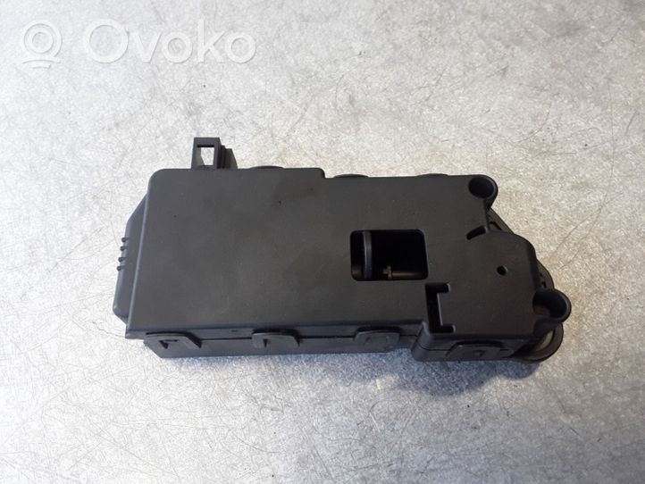 Volvo S40 Silniczek / Siłownik zamka centralnego 30716754