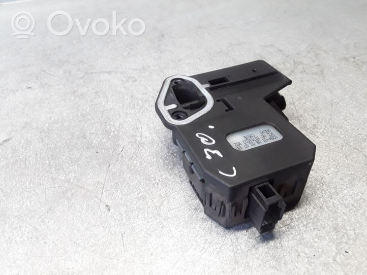 Volvo C30 Moteur de verrouillage trappe à essence 30716522