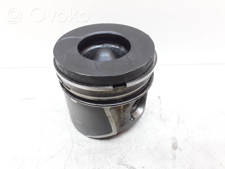 Volvo V50 Piston 