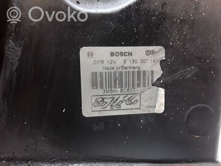 Volvo C30 Elektryczny wentylator chłodnicy 0130307143