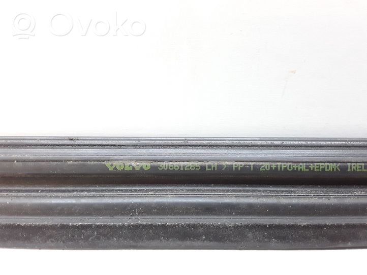 Volvo XC90 Takaoven lasin muotolista 30661285