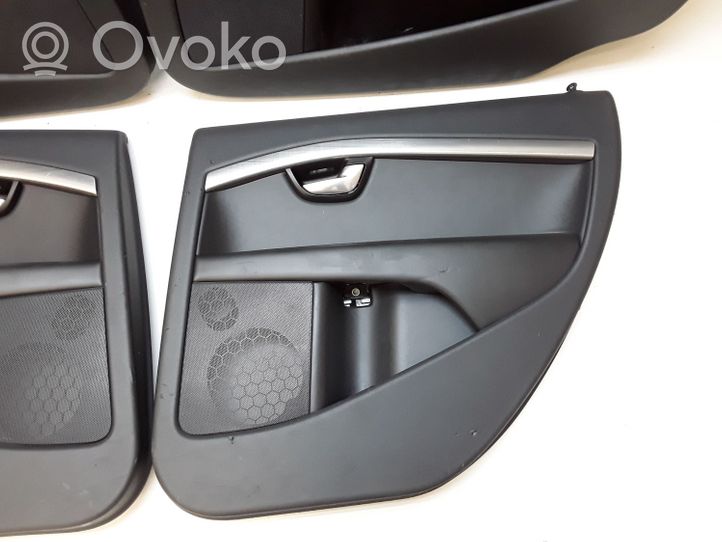 Volvo V70 Boczki / Tapicerka drzwi / Komplet 