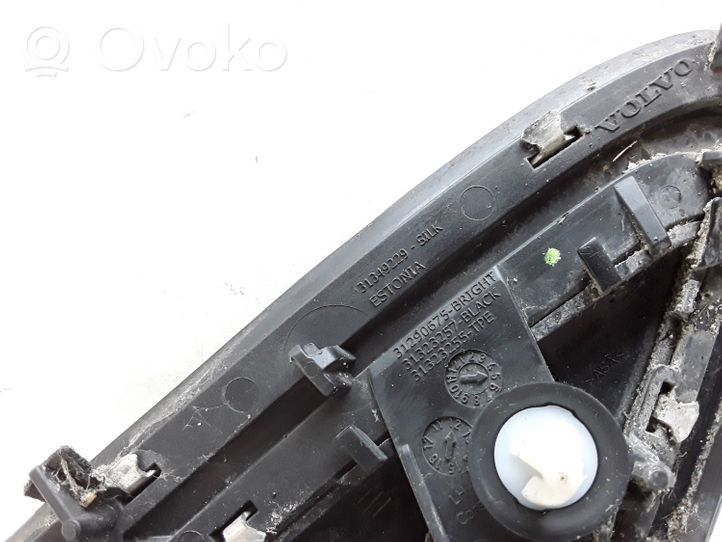 Volvo V40 Moulures des vitres de la porte avant 31349229