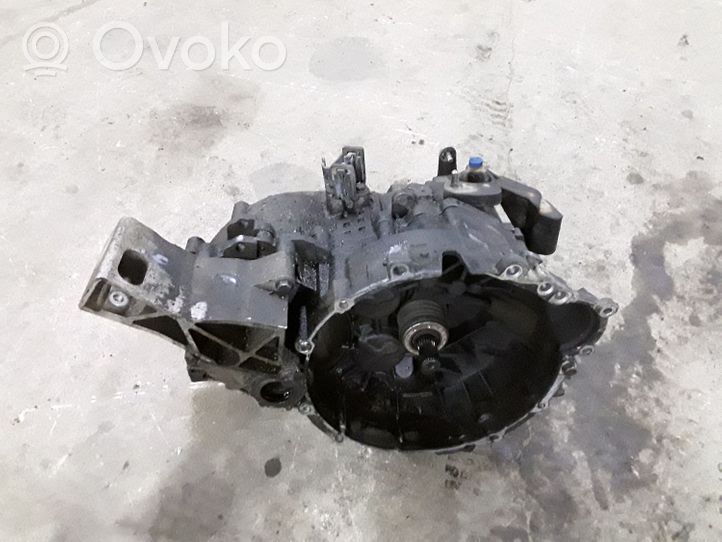 Volvo S60 Mechaninė 6 pavarų dėžė 