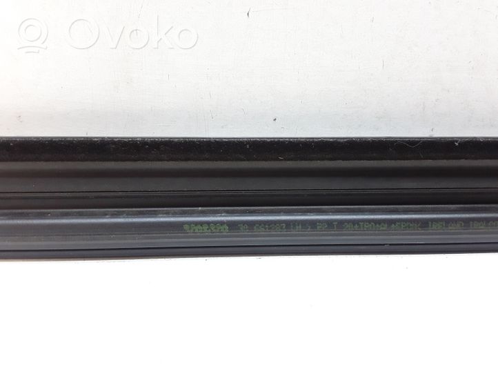 Volvo XC90 Listwa / Uszczelka szyby drzwi przednich 30661283