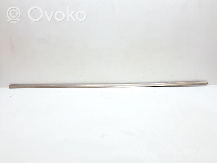 Volvo XC60 Front door glass trim molding 31371111