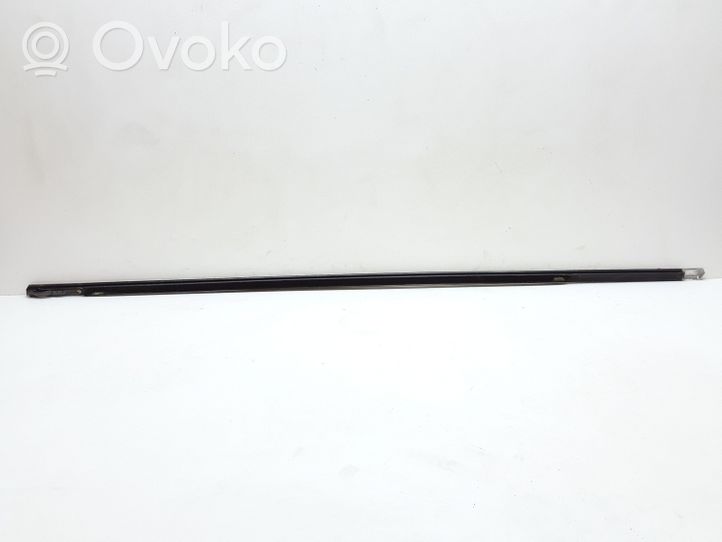 Volvo XC60 Rivestimento modanatura del vetro della portiera anteriore 31371111