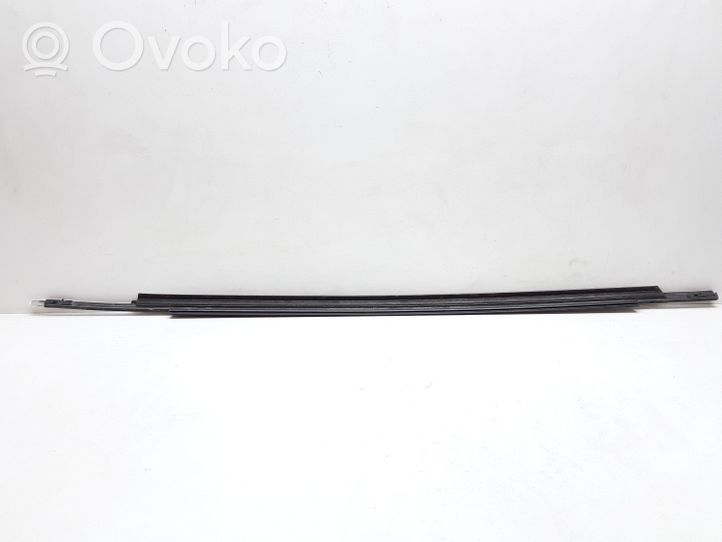 Volvo XC90 Listwa / Uszczelka szyby drzwi przednich 