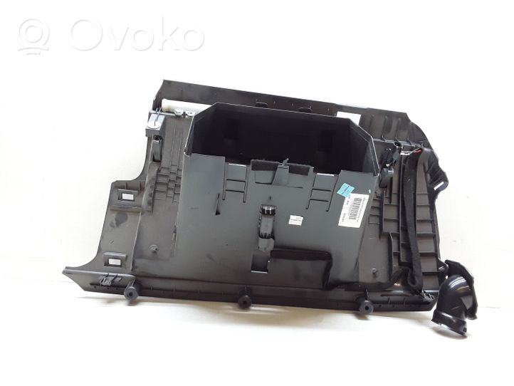 Volvo V50 Glove box 8626141