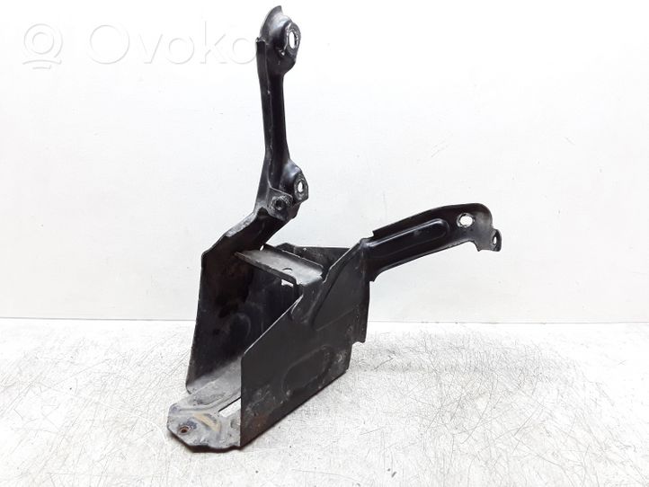 Volvo S40 Power steering pump mounting bracket 