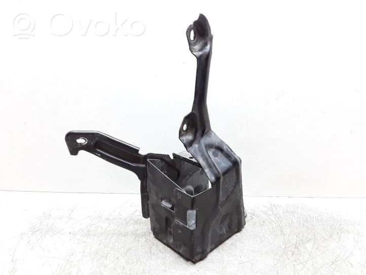 Volvo S40 Power steering pump mounting bracket 