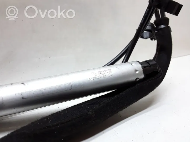 Volvo V70 Tavaratilan luukun hydrauliikkasarja 31218393