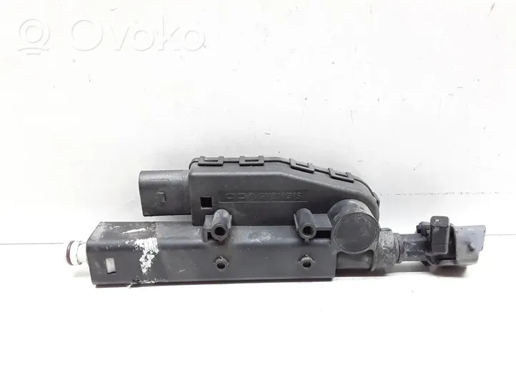 Volvo V70 Headlight washer spray nozzle 30663580