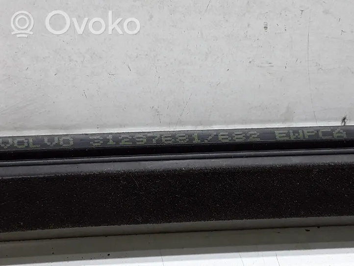 Volvo XC60 Galinių durų stiklo apdaila 31297681