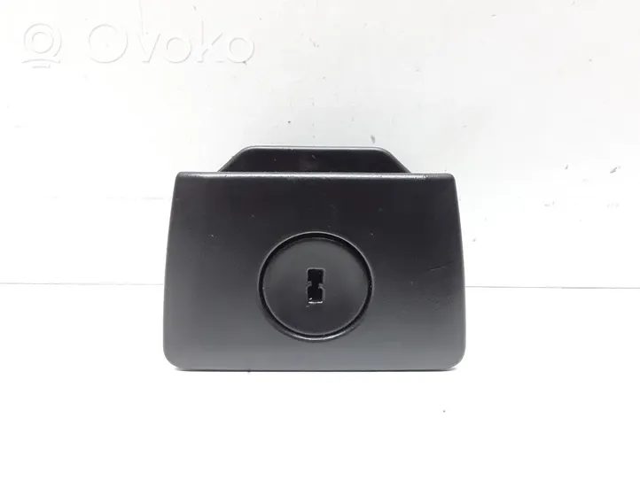 Volvo XC90 Glove box lock 