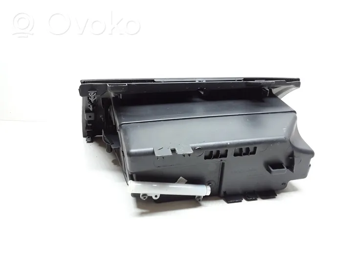 Volvo V60 Glove box 