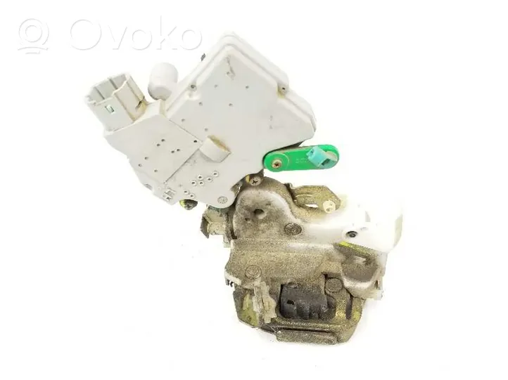 Nissan Terrano Rear door lock 825027F600