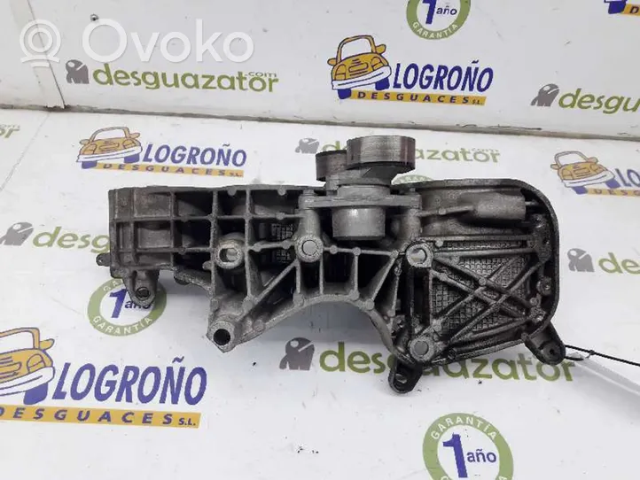 Dacia Sandero Supporto del generatore/alternatore 688300538R