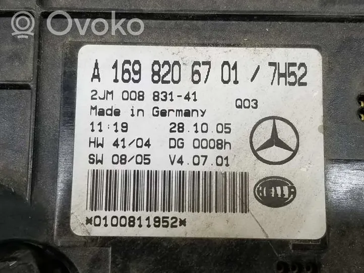 Mercedes-Benz B W245 Rivestimento della console di illuminazione installata sul rivestimento del tetto A1698206701