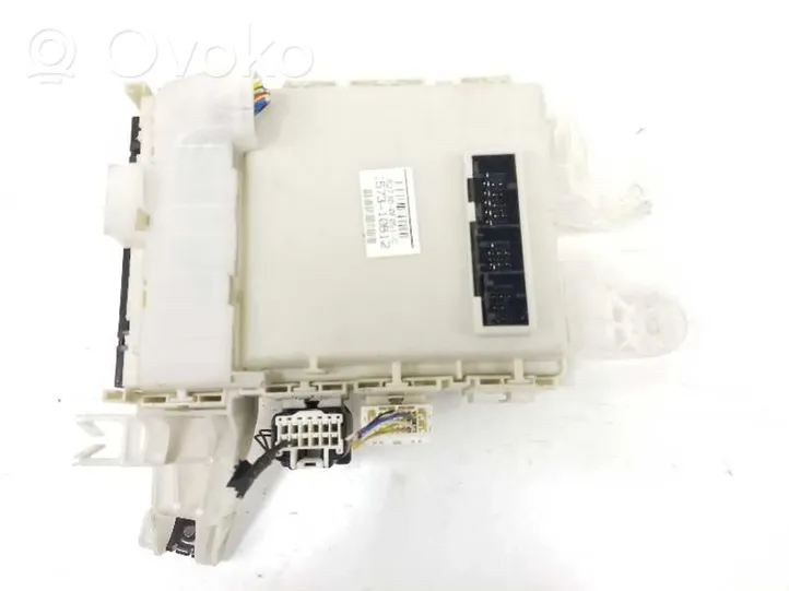 Toyota Verso Module de fusibles 827300F051