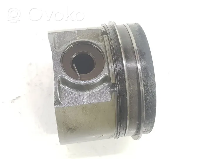 Nissan Patrol Y61 Piston avec bielle 12010VC102