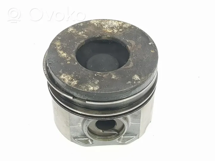 Nissan Patrol Y61 Piston avec bielle 12010VC102