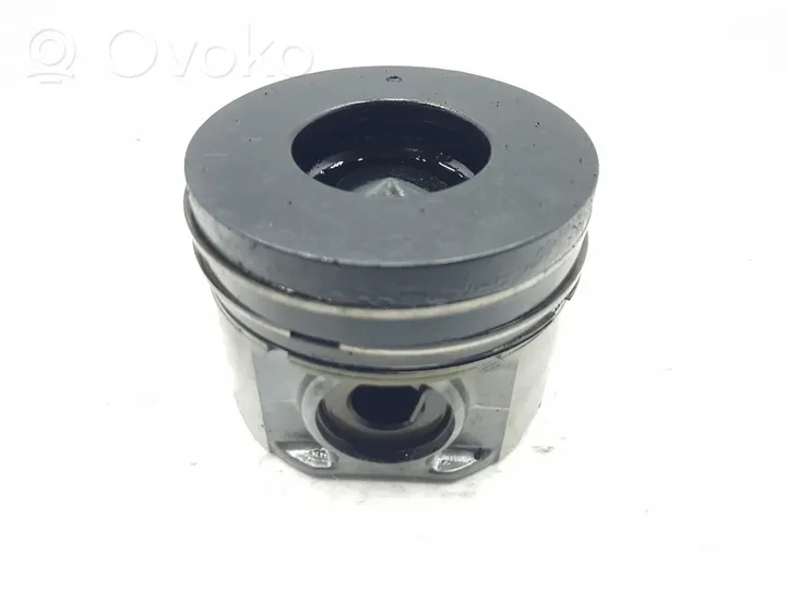 Nissan Patrol Y61 Piston avec bielle 12010VC112