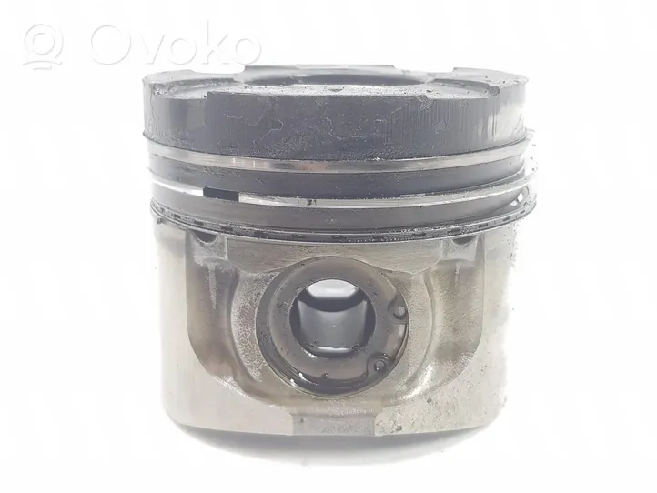 Mitsubishi L200 Piston with connecting rod 1110C313