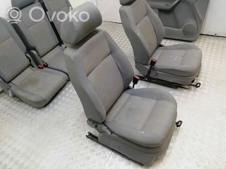 Volkswagen Caddy Sitze komplett 