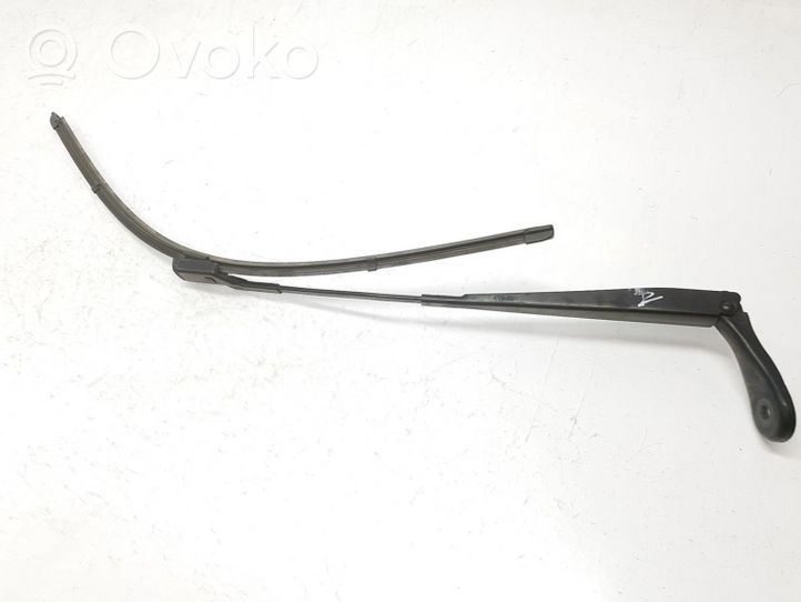 BMW 2 F46 Priekinio stiklo valytuvų kojelė 61617335963