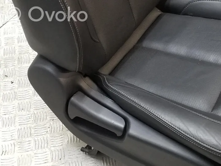 Nissan Navara D23 Fotele / Kanapa / Komplet ASIENTOSCUERO
