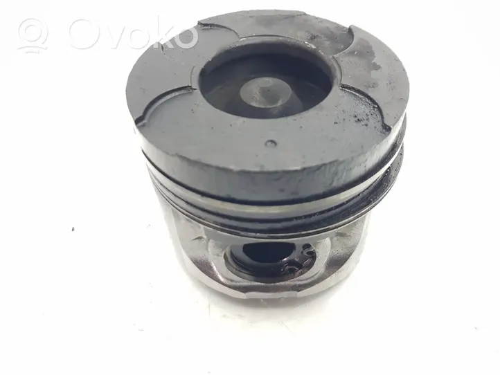 Mitsubishi L200 Piston avec bielle 1110A594