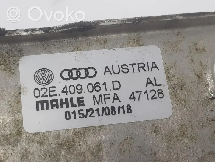 Volkswagen Golf VII Pavarų dėžės tepalo radiatorius 02E409061D